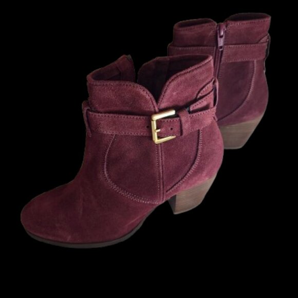Diba authentic burgundy suede leather bootie with gold buckle - Picture 1 of 3